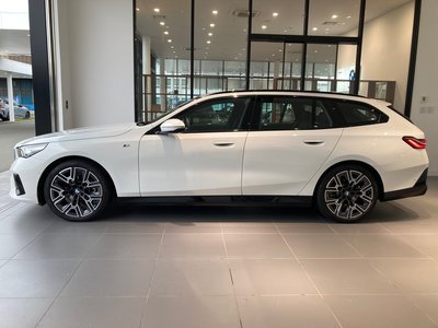 2025 BMW 5 SERIES TOURING 照片 12