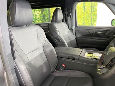 2025 Toyota VELLFIRE photo 8