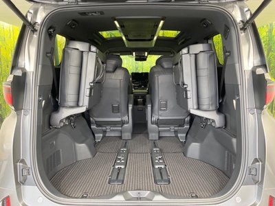 2025 Toyota VELLFIRE photo 11