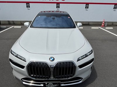 2025 BMW 7 SERIES photo 8