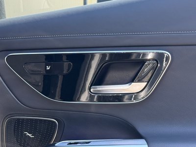 2025 Mercedes-BENZ GLC thumbnail 39