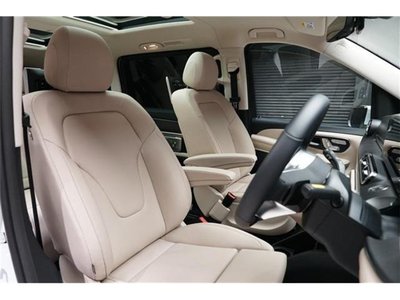 2025 Mercedes-BENZ V-CLASS photo 8