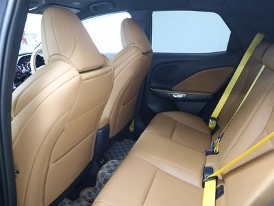 2025 Lexus LBX — миниатюра 16