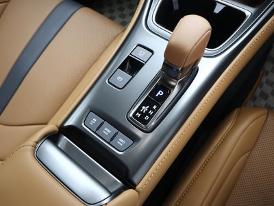 2025 Lexus LBX — миниатюра 30