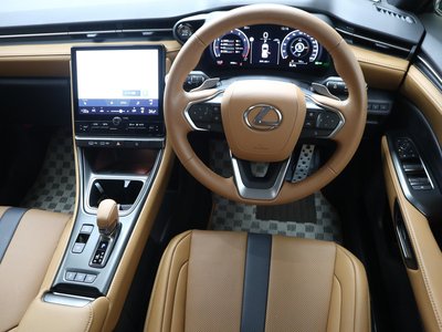 2025 Lexus LBX — миниатюра 23