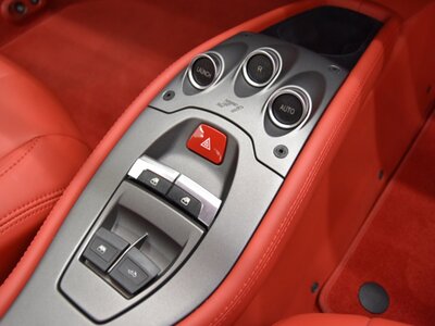 2014 Ferrari 458 SPIDER — миниатюра 23