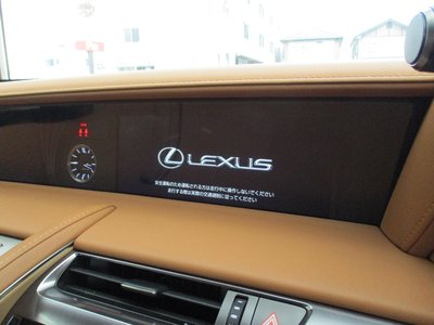 صورة 30 لـ 2021 Lexus LC CONVERTIBLE