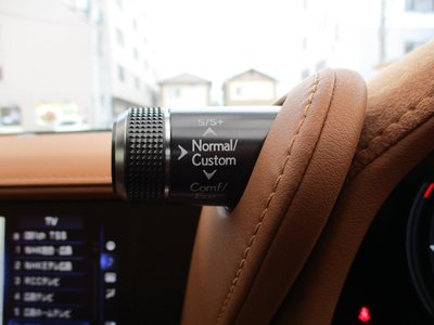 صورة 44 لـ 2021 Lexus LC CONVERTIBLE
