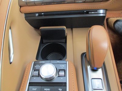 صورة 32 لـ 2021 Lexus LC CONVERTIBLE