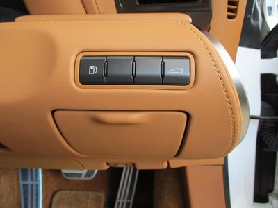صورة 18 لـ 2021 Lexus LC CONVERTIBLE