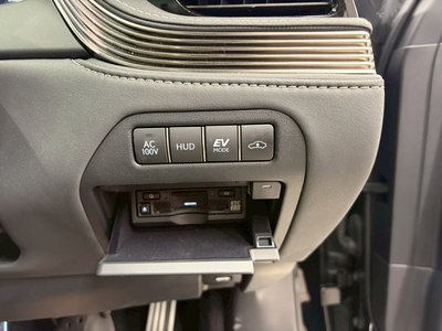 2024 Lexus LS photo 13