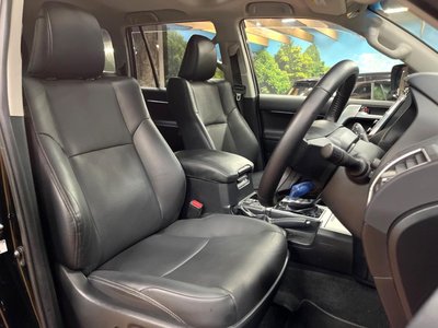 2022 Toyota LAND CRUISER PRADO photo 8