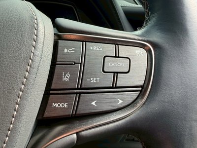 2017 Lexus LS thumbnail 37
