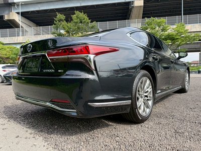 2017 Lexus LS thumbnail 21