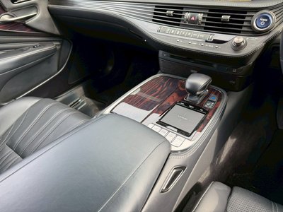 2017 Lexus LS thumbnail 51