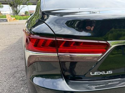 2017 Lexus LS thumbnail 24