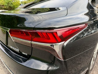2017 Lexus LS thumbnail 18