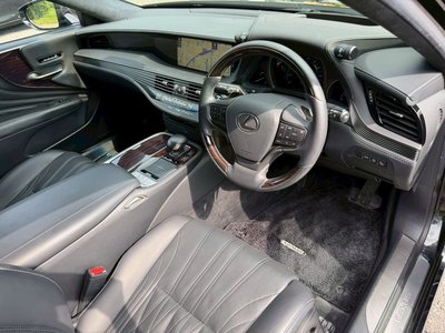 2017 Lexus LS thumbnail 34