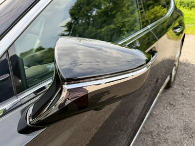 2017 Lexus LS photo 9