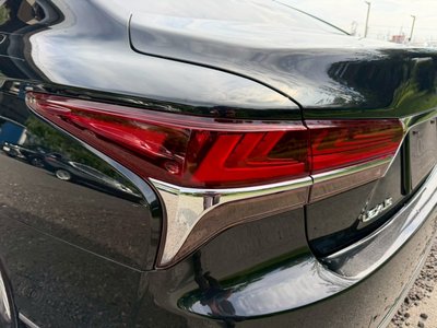 2017 Lexus LS thumbnail 23