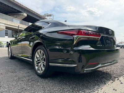 2017 Lexus LS thumbnail 27
