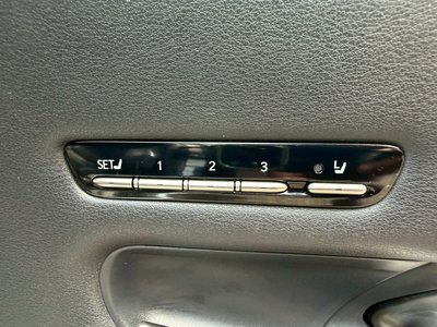 2017 Lexus LS thumbnail 33