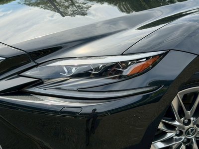 2017 Lexus LS photo 4