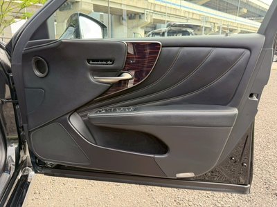 2017 Lexus LS thumbnail 29