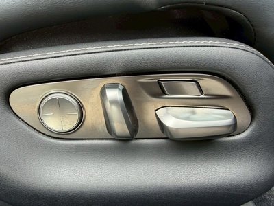2017 Lexus LS thumbnail 31