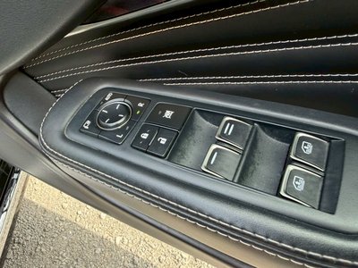 2017 Lexus LS thumbnail 30