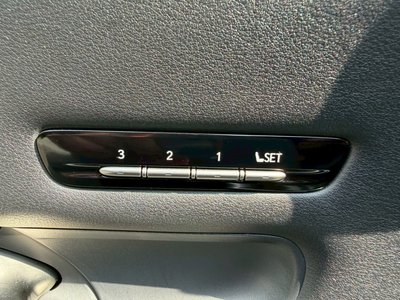 2017 Lexus LS thumbnail 77