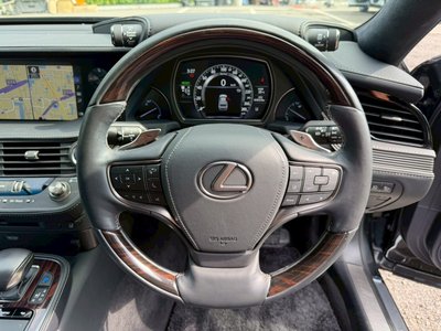 2017 Lexus LS thumbnail 39