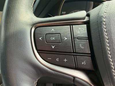 2017 Lexus LS thumbnail 38