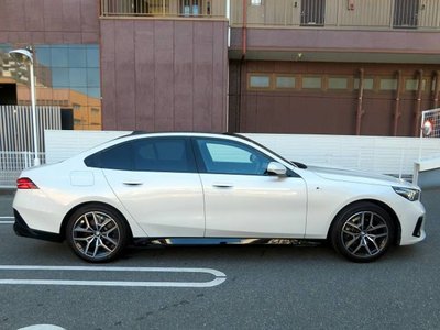 2024 BMW 5 SERIES thumbnail 44