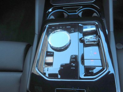 2024 BMW 5 SERIES thumbnail 31
