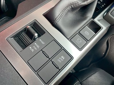 صورة 56 لـ 2024 Toyota LAND CRUISER 250