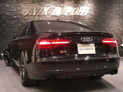 2017 AUDI S8 photo 2