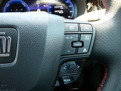صورة 14 لـ 2025 Toyota CROWN SPORT