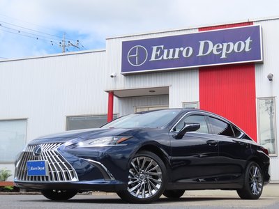 2023 Lexus ES photo 1