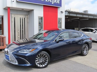 2023 Lexus ES photo 2