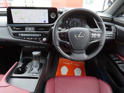 2023 Lexus ES photo 11