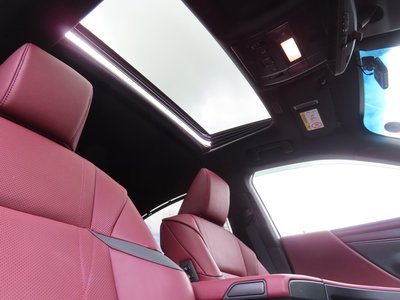 2023 Lexus ES thumbnail 18