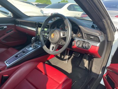 2016 Porsche 911 thumbnail 21