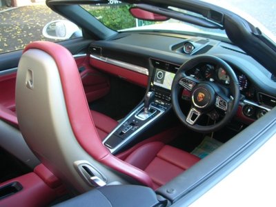 2016 Porsche 911 thumbnail 23