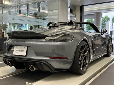 2025 Porsche 718 SPYDER photo 4