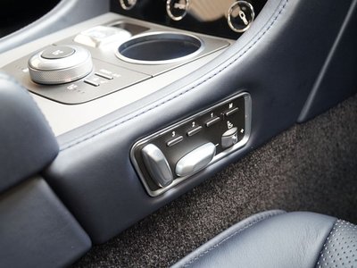 صورة مصغرة 46 لـ 2016 Aston Martin RAPIDE