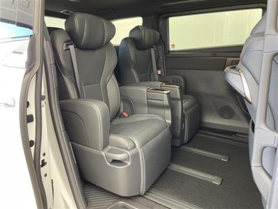 2025 Toyota ALPHARD — фото 13