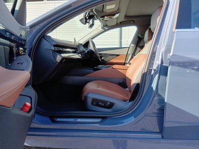 2025 BMW 5 SERIES photo 10
