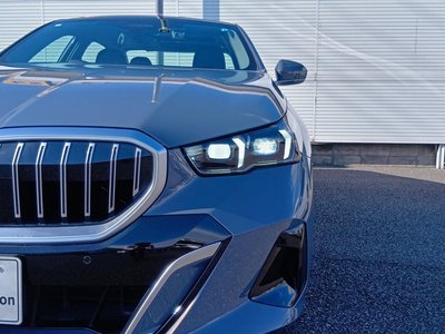 2025 BMW 5 SERIES photo 6