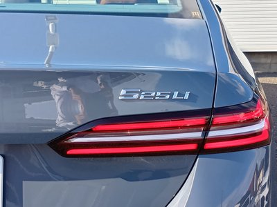 2025 BMW 5 SERIES thumbnail 30